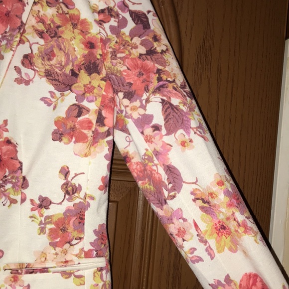 LC Lauren Conrad Cream & Multicolor Autumn Floral Single Button Blazer Jacket - Picture 9 of 15